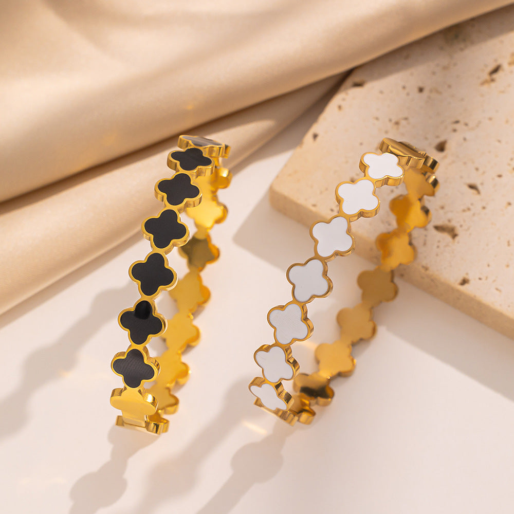 Pulsera de trébol de cuatro hojas minimalista para mujer en acero de titanio con chapado en oro, hipoalergénica y resistente a la decoloración