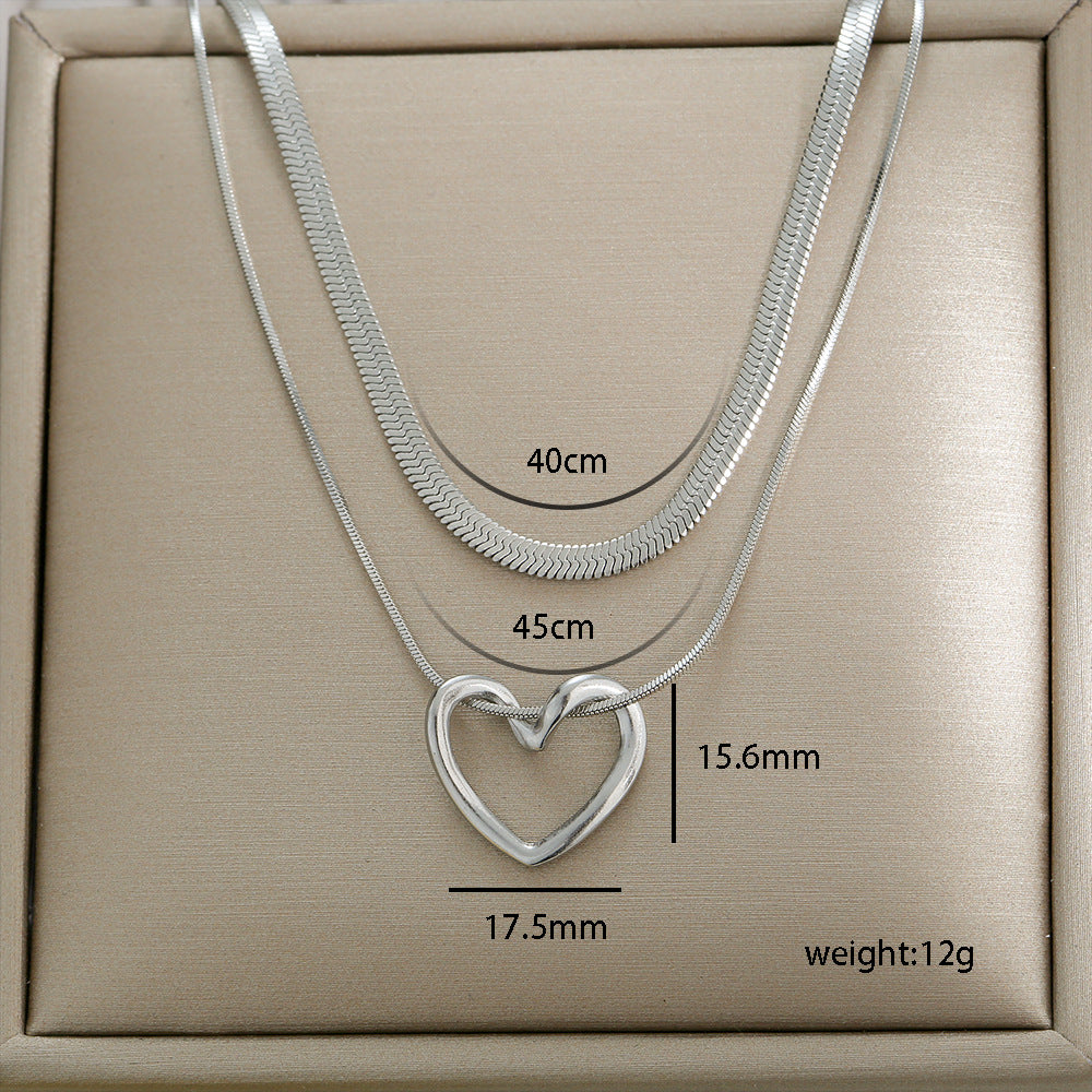 Collana corta a strati in acciaio inossidabile placcato con ciondolo a rosa floreale minimalista da donna con catena a lama