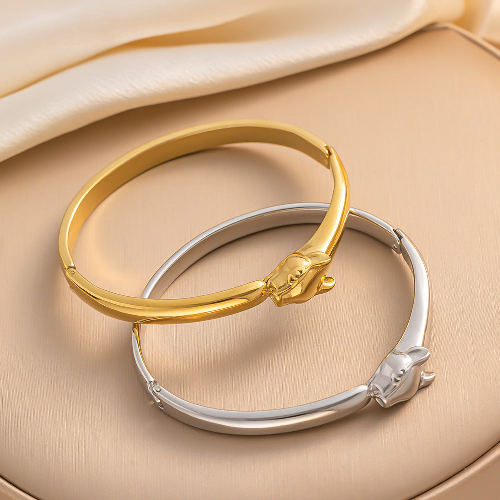 Minimalist Leopard-Shaped Zirconia Bracelet for Women in Stainless Steel with 18K Gold Plating and Hypoallergenic Vacuum Electroplating
