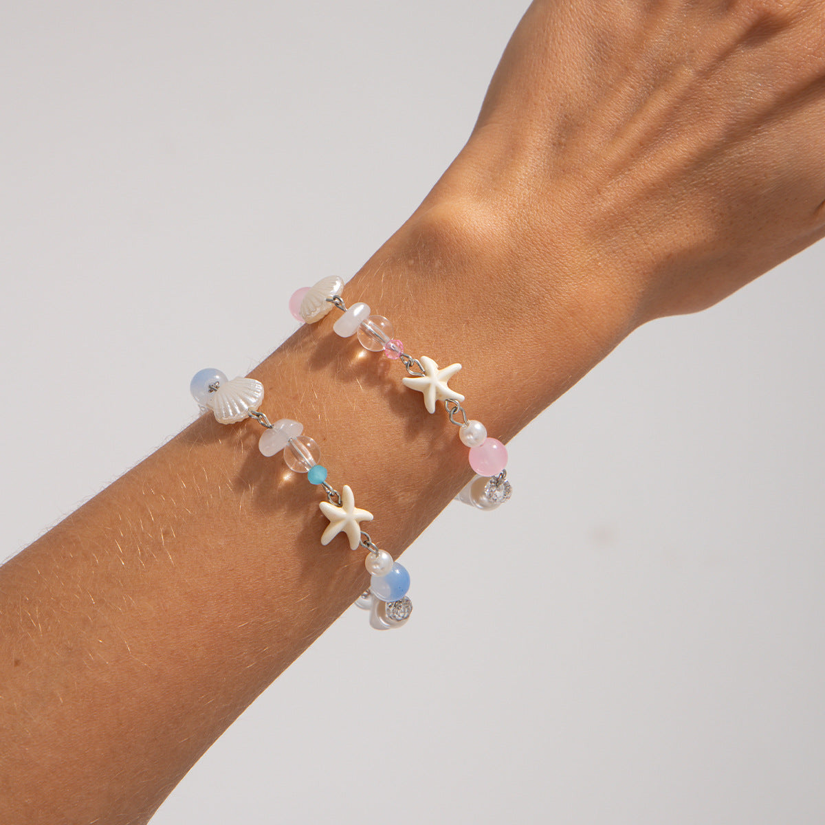Minimalist Seashell and Starfish Tassel Bracelet in Acrylic with Handmade Craftsmanship for Women