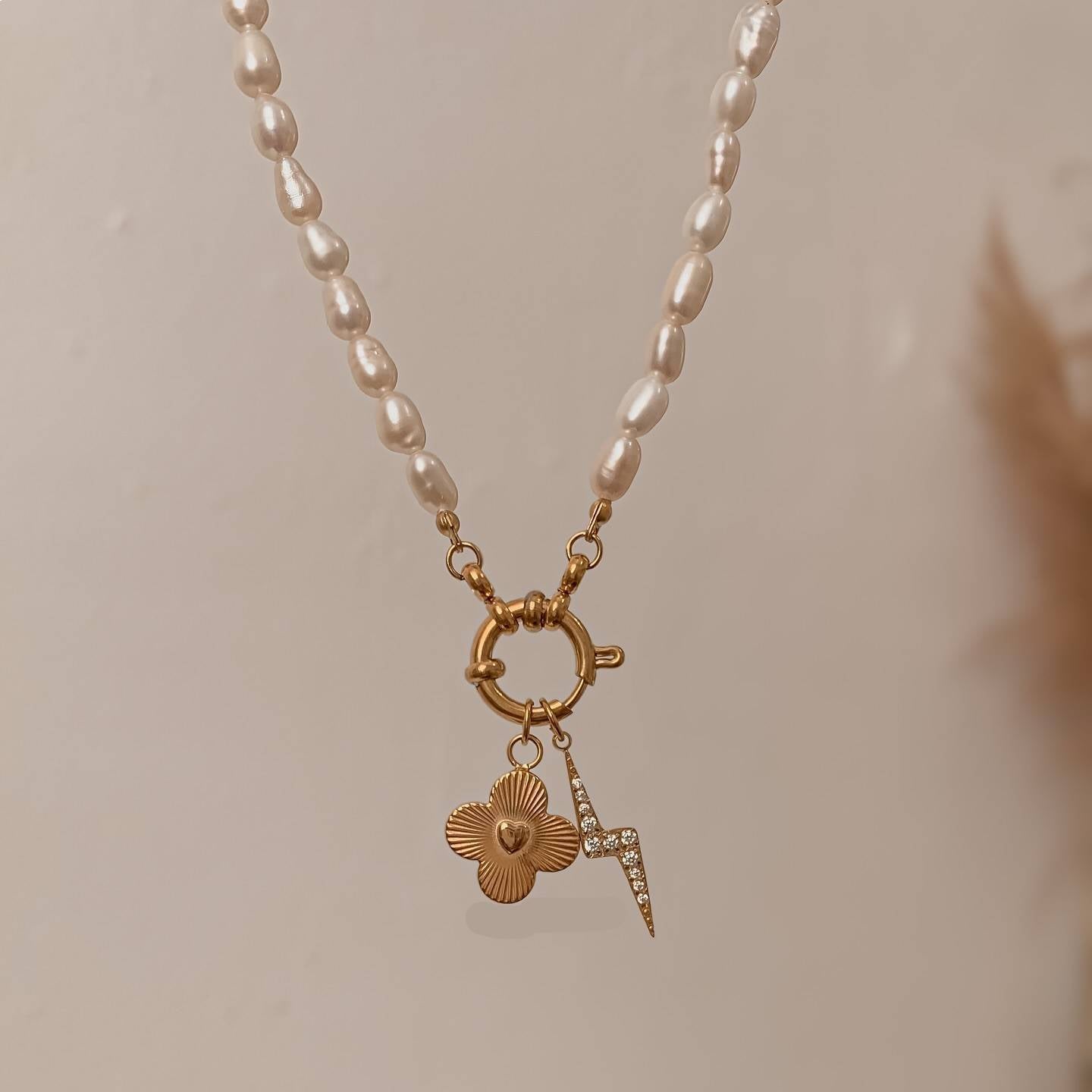 Vintage Minimalist Heart Shape Brass Pendant with Pearl and Rhinestone Inlay 18K Gold Plated Charm Bar
