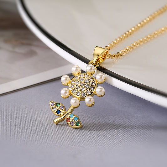 Collar con Colgante Minimalista de Girasol para Mujer con Base de Cobre Bañado en Oro de 18K, Incrustaciones de Zirconia y Perlas, Diseño Floral Geométrico