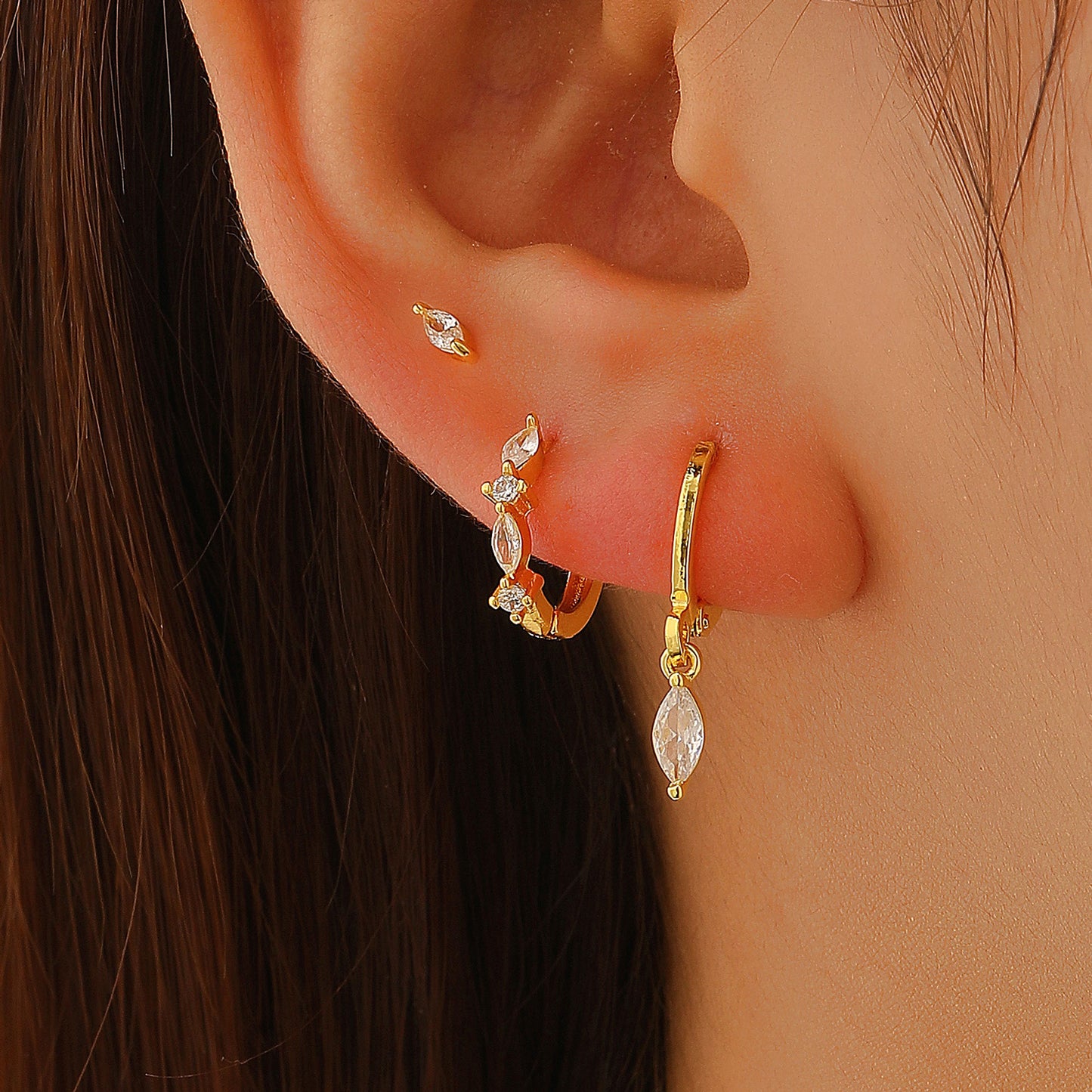 Orecchini Asimmetrici a Stella e Forma Geometrica con Zirconi, Base in Rame Galvanizzato, Perni in Oro 14K, Accessorio Moda Unisex