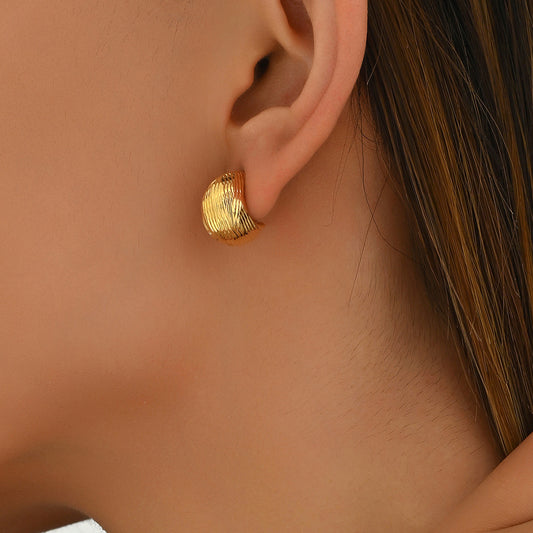 Orecchini a Perno Minimalisti Geometrici Piegati in Metallo a Forma di Linea da Donna con Placcatura in Rame e Perni in Acciaio Inossidabile
