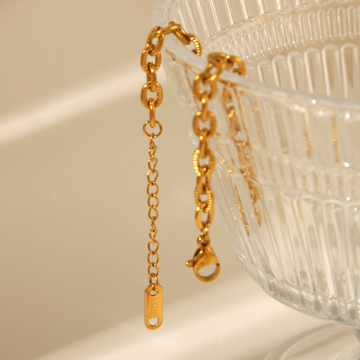 Minimalist Geometric Stainless Steel O-Chain Bracelet with 18K Gold Plating and Titanium Steel Accents