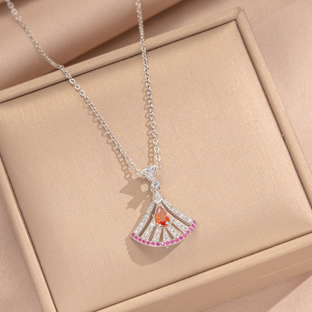 Light Luxury Star-Shaped Pendant Necklace for Women with 18K Gold Plated Copper and Titanium Steel O-Chain