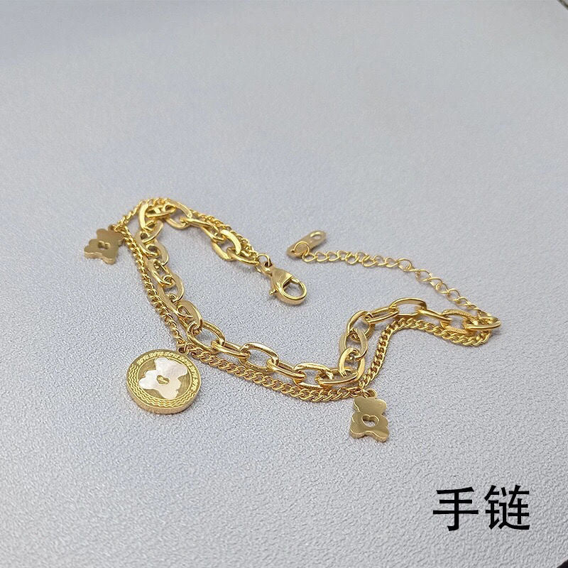 Cute Bear and Heart-Shaped Titanium Steel Bracelet with Gold Plating for Women, Minimalist Double-Layer Design