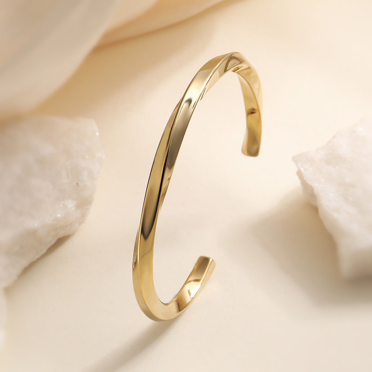 Bracciale a cerchio aperto geometrico minimalista da donna in acciaio inossidabile placcato oro 18K