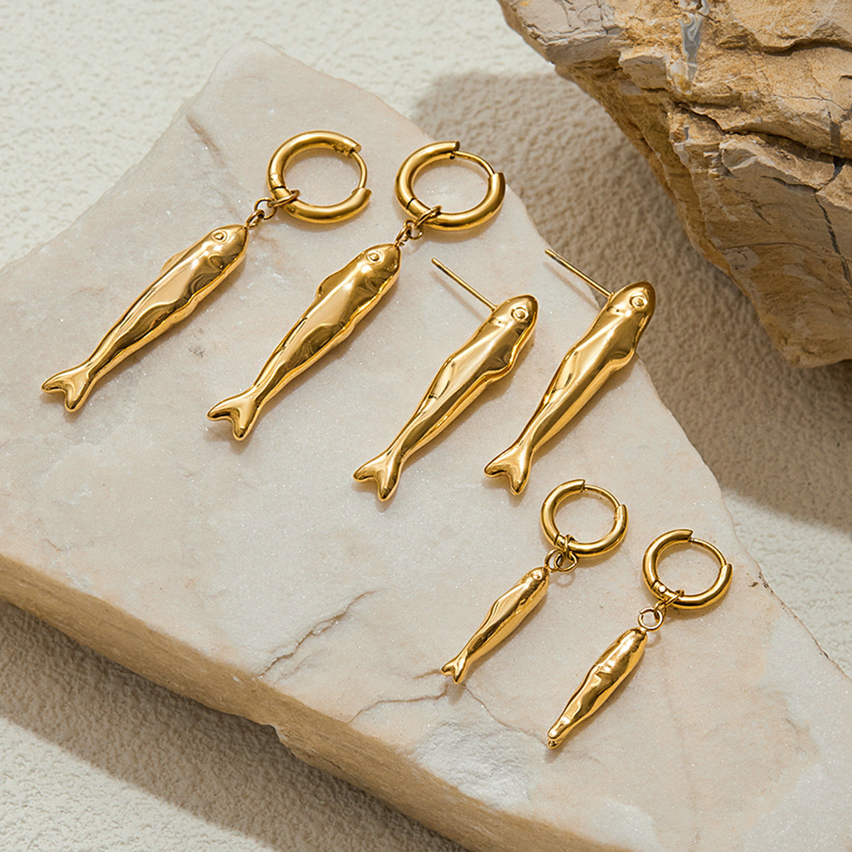 Aretes minimalistas de acero inoxidable con forma de pez y acabado enchapado para mujer, diseño geométrico, moda para uso diario