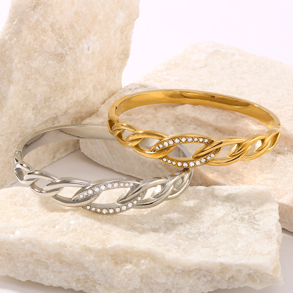 Ins Style Twisted Rope Texture Hollow Circle Pendant Necklace in Stainless Steel with 18K Gold Plating for Women