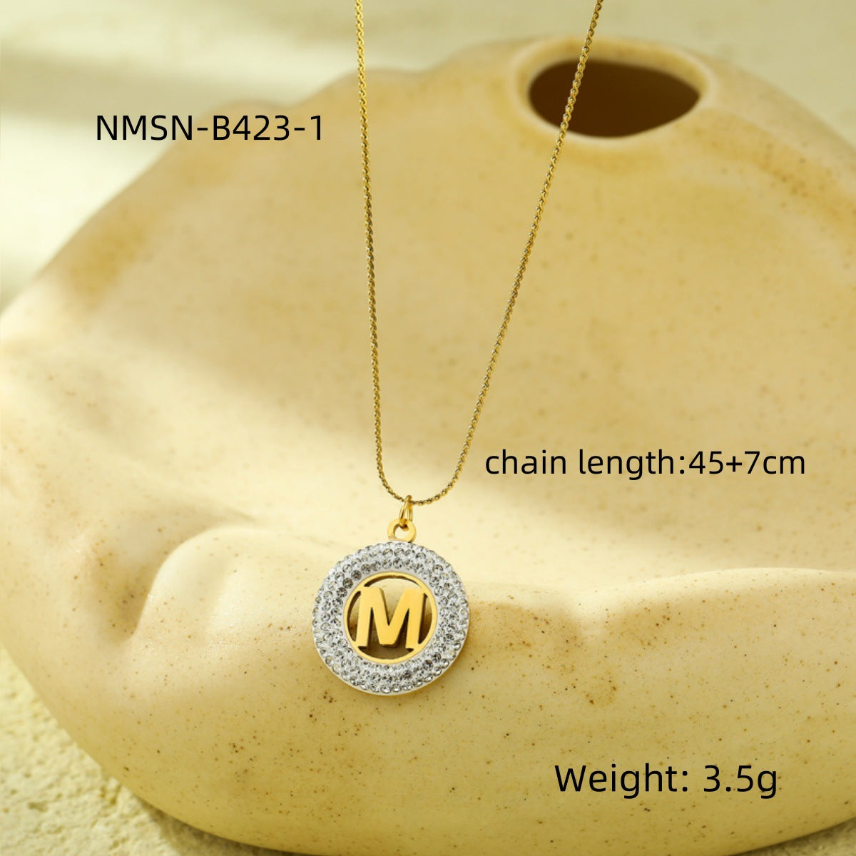 Collar con colgante de letra redonda hueca de acero inoxidable minimalista y moderno con incrustaciones de circonita para mujer