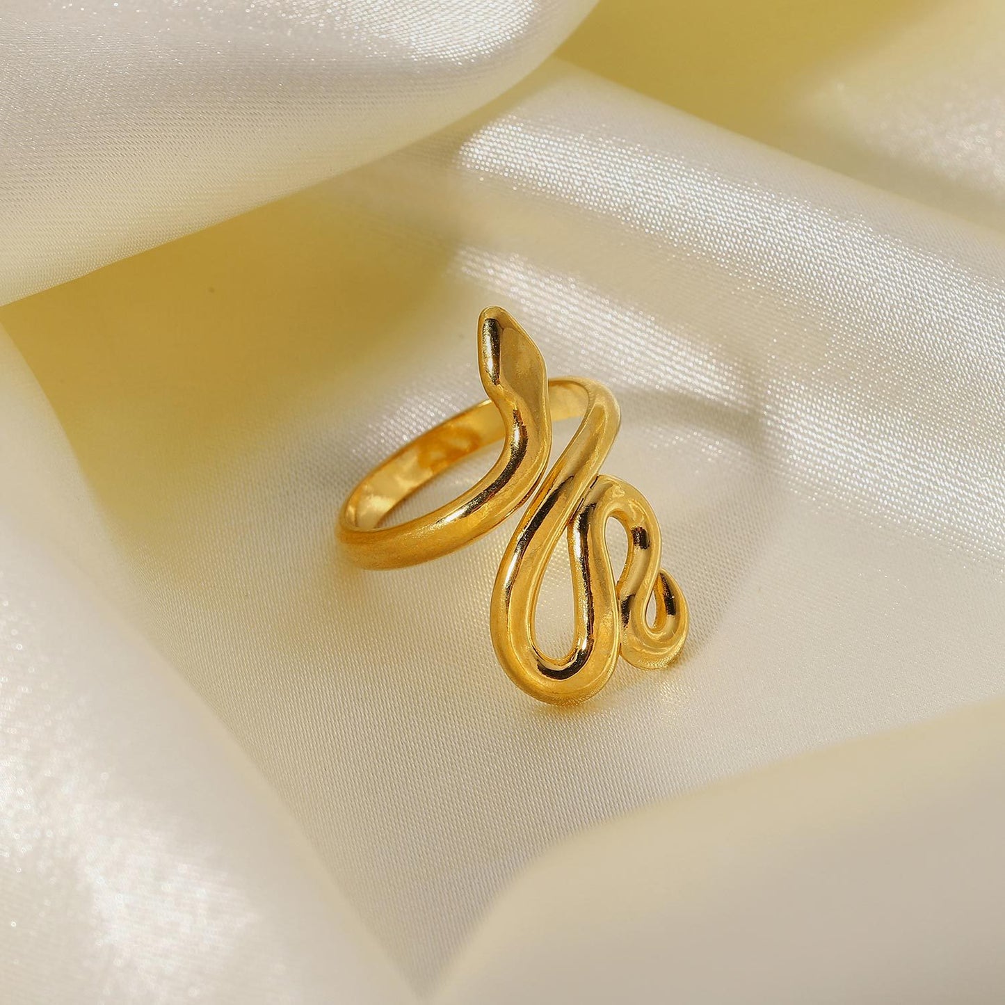 Anillo abierto con forma de serpiente de acero inoxidable bañado en oro de 18 quilates para mujer