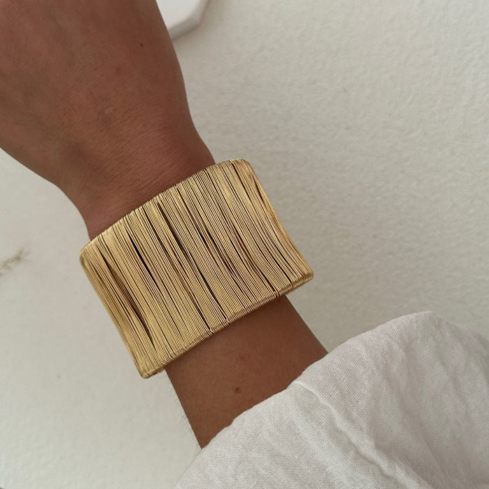 Exaggerated Brushed Plated Alloy C-Shape Bracelet