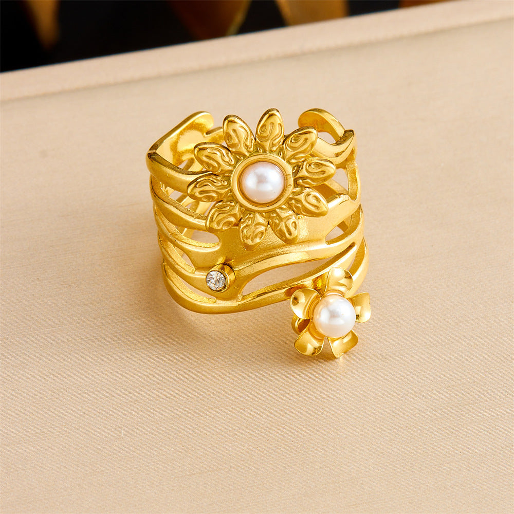 Anillo de acero inoxidable geométrico de estilo vintage con baño de oro de 18 quilates y detalle de corazón asimétrico para mujer