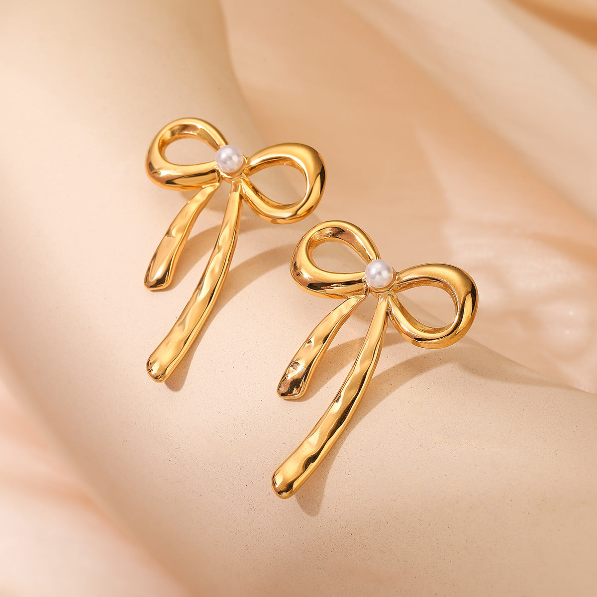 Sweet Bowknot Stainless Steel Ear Studs for Women with 18K Gold Plating Minimalist Versatile Fashion Accessory