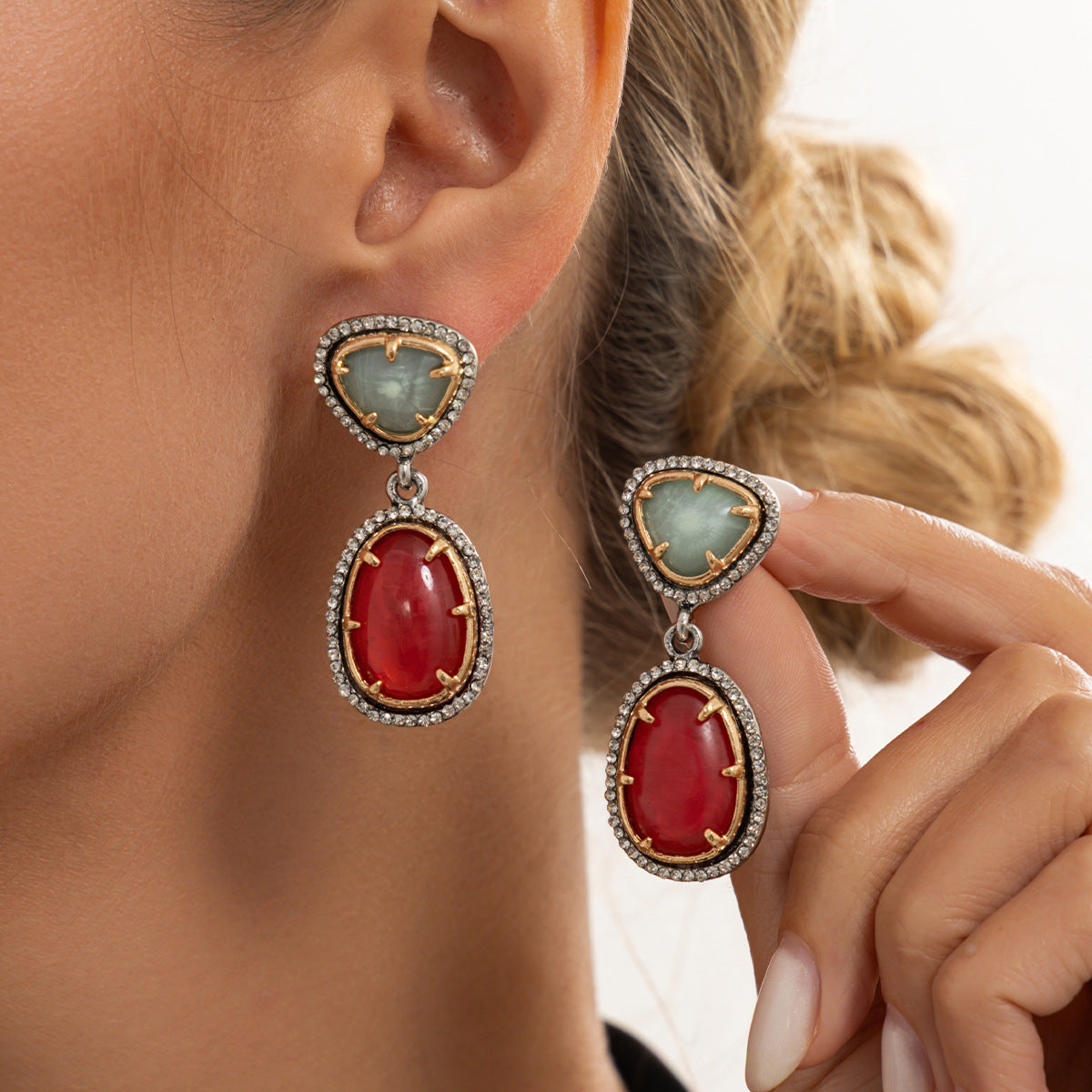 Vintage Geometric Teardrop Rhinestone Inlaid Resin Plated Zinc Alloy Earrings for Women