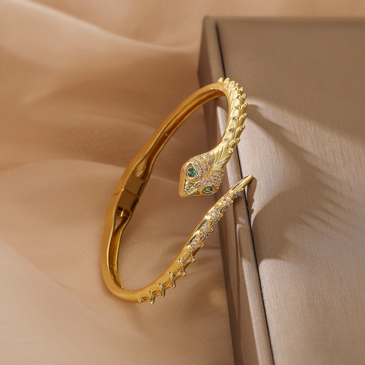 Bracciale vintage in rame a forma di serpente con placcatura in oro vero e zirconia micropavé da donna