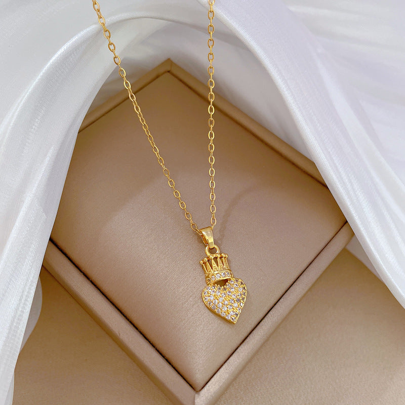 Collana con ciondolo a corona e cuore elegante da donna in acciaio inossidabile, catena a serpente con strass, design geometrico minimalista