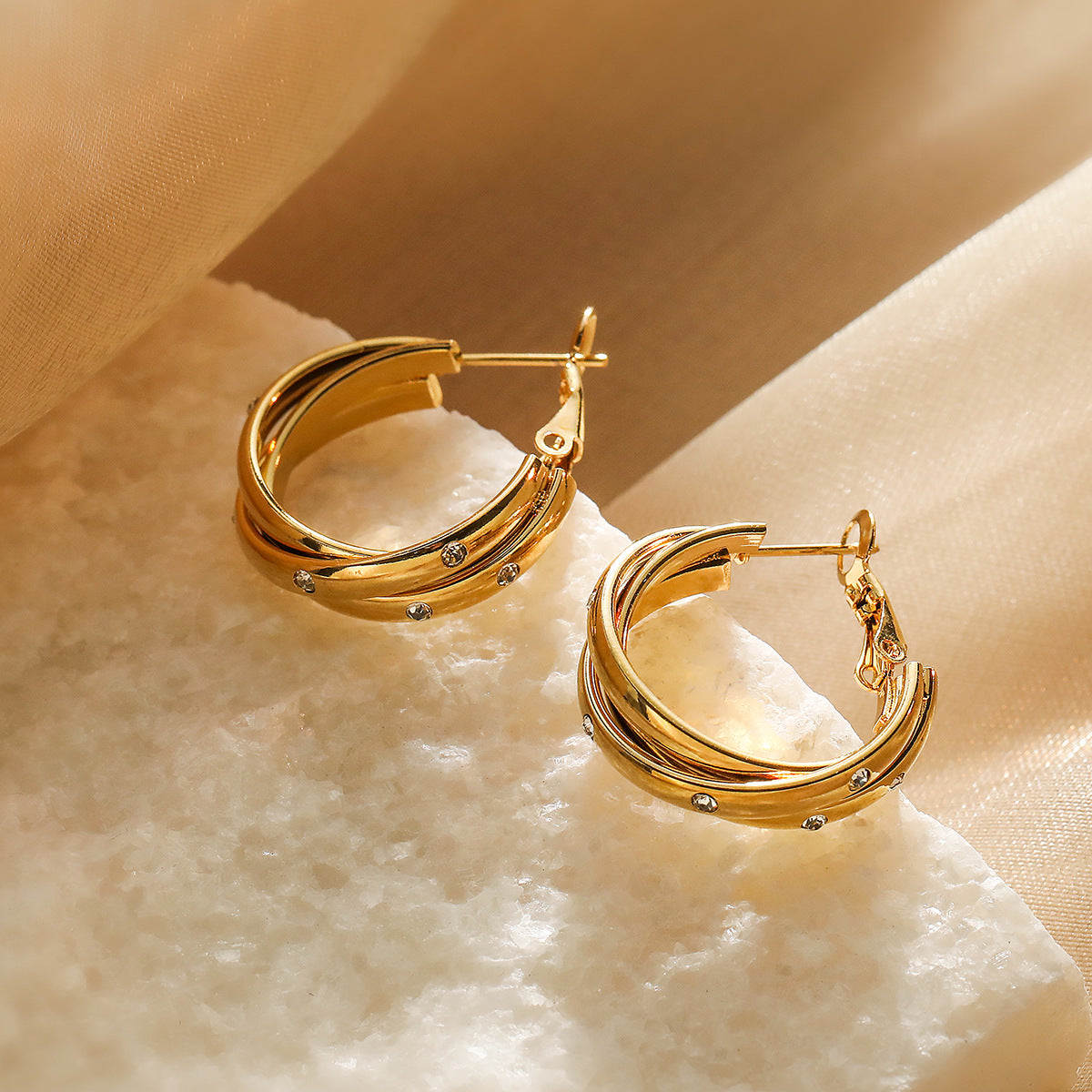 Minimalist Geometric Titanium Steel Ear Cuffs for Women with 18K Gold Plating Vintage-Inspired Design