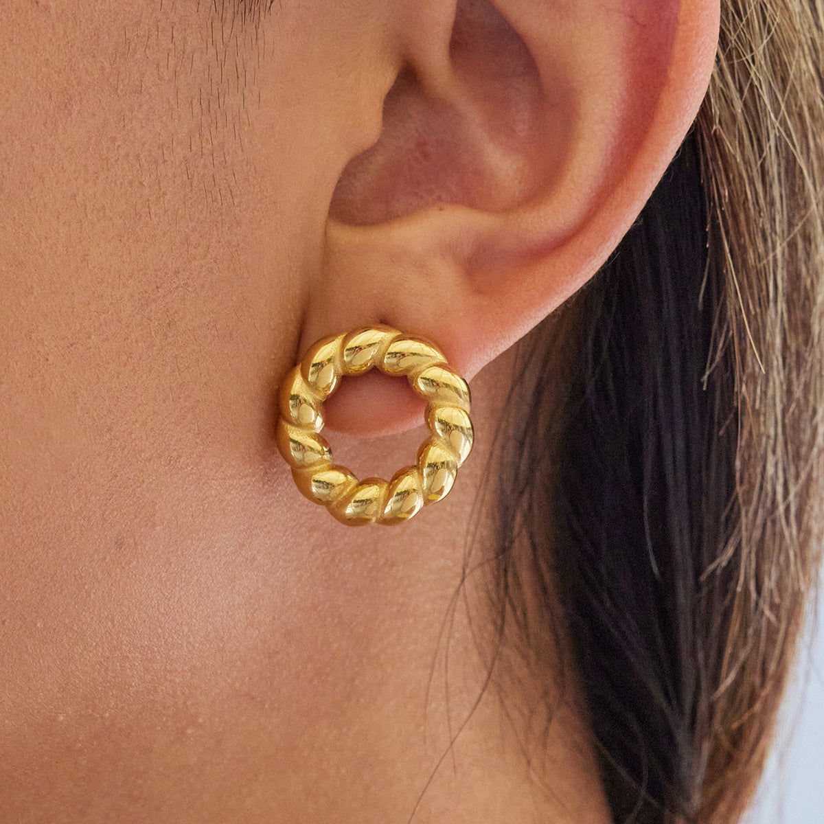 Pendientes de tuerca redondos geométricos minimalistas de acero inoxidable para mujer con acabado chapado