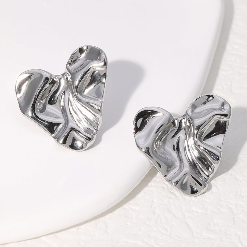 Orecchini a perno minimalisti a forma di cuore in acciaio al titanio placcato, da donna