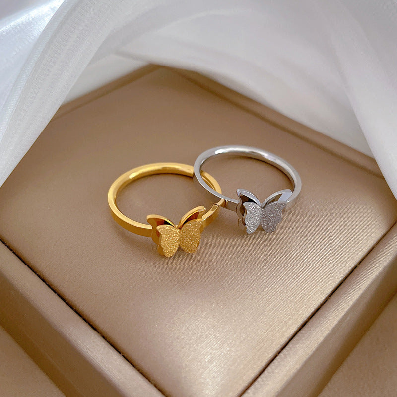 Anillo Minimalista de Acero Inoxidable Pulido con Mariposa para Unisex