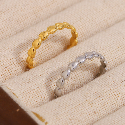 Anillo minimalista retro de acero inoxidable chapado en oro de 18K con forma de corazón en tonos fríos para mujer