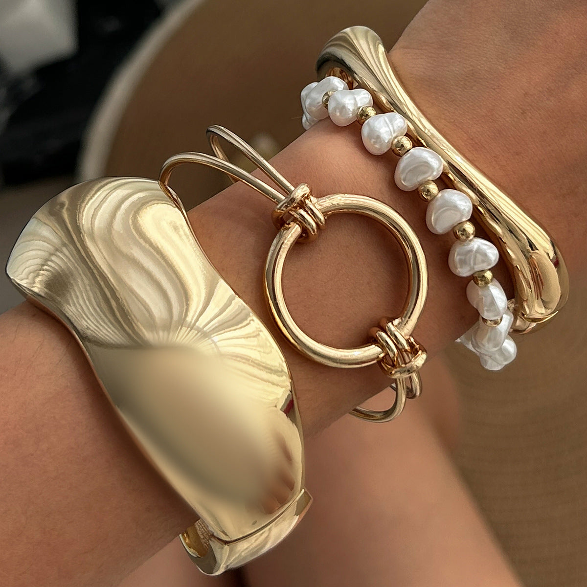 Pulsera de Aleación de Forma Irregular con Acabado Galvanizado a la Moda para Mujeres