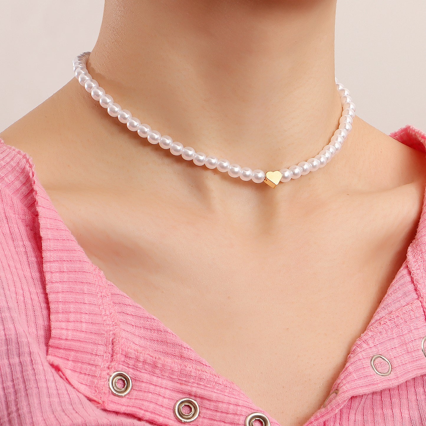 Minimalist Heart-Shaped Alloy Pendant Necklace with Pearl Accents and Gold Plating for Women