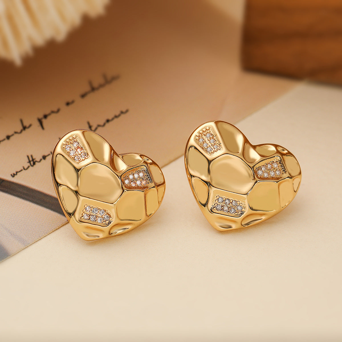 Orecchini a Cuore Minimalisti in Rame Placcato Oro 18K con Zirconi Micro-Incastonati da Donna