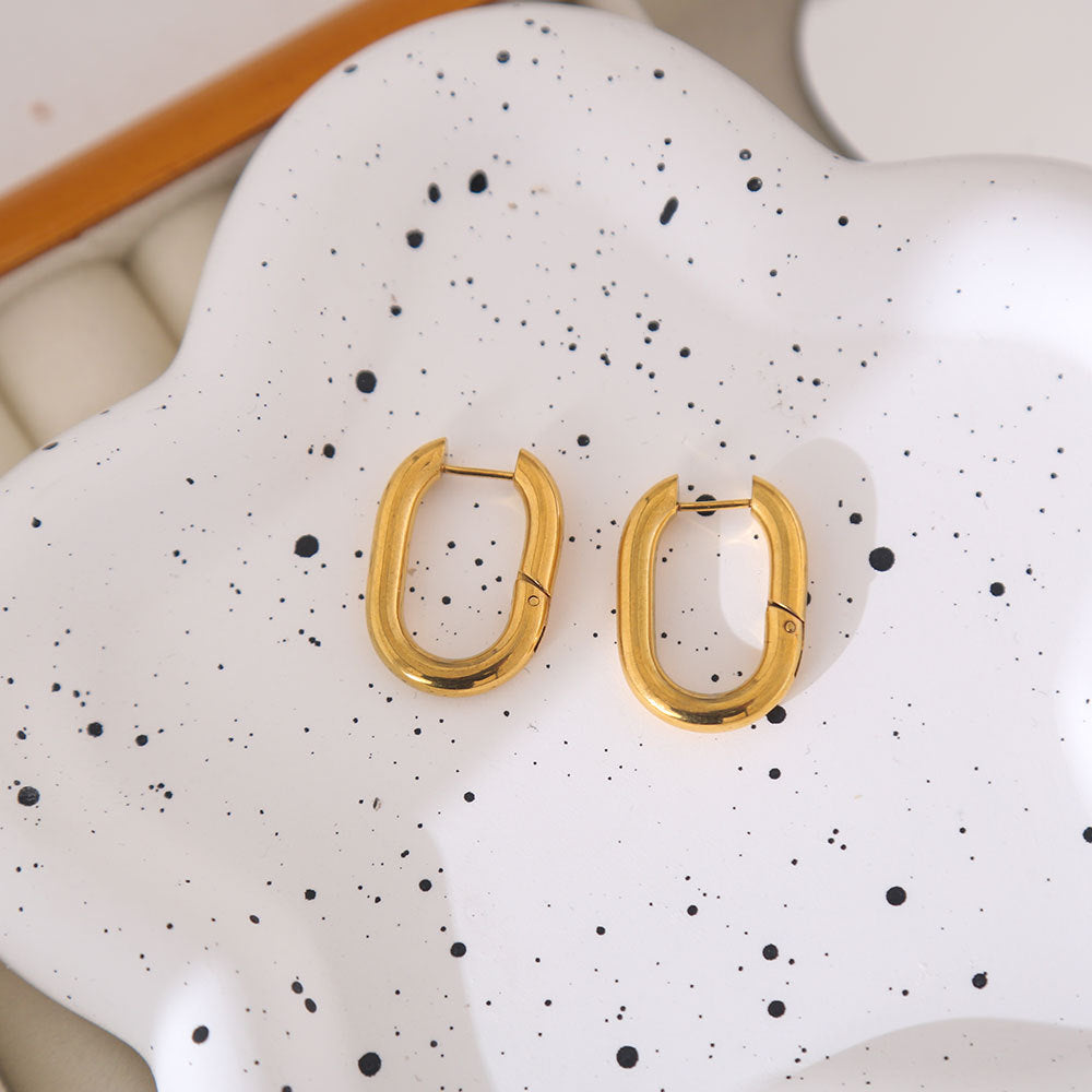Orecchini a perno minimalisti a U in acciaio al titanio placcati oro 18K per uomo e donna