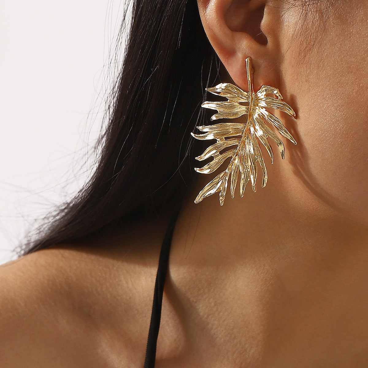 Pendientes de aleación con forma de hoja de estilo chic para mujer con acabado chapado