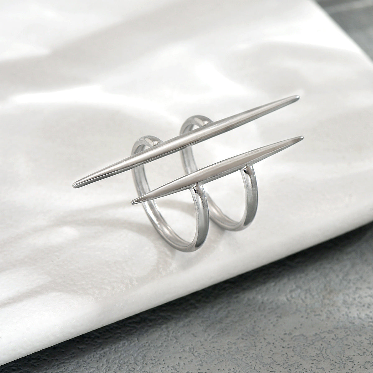 Anello Minimalista Geometrico a Forma di Labbro da Donna in Lega di Zinco con Finitura Placcata, Fascia Regolabile alla Moda e Versatile