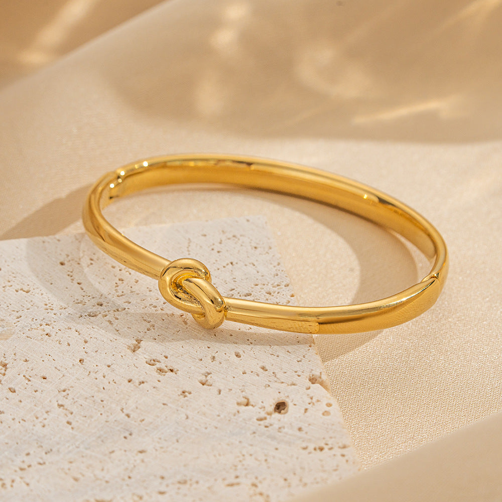 Bracciale Minimalista in Acciaio Inossidabile da Donna con Placcatura in Acciaio al Titanio e Intarsio di Strass a Forma Geometrica Ovale