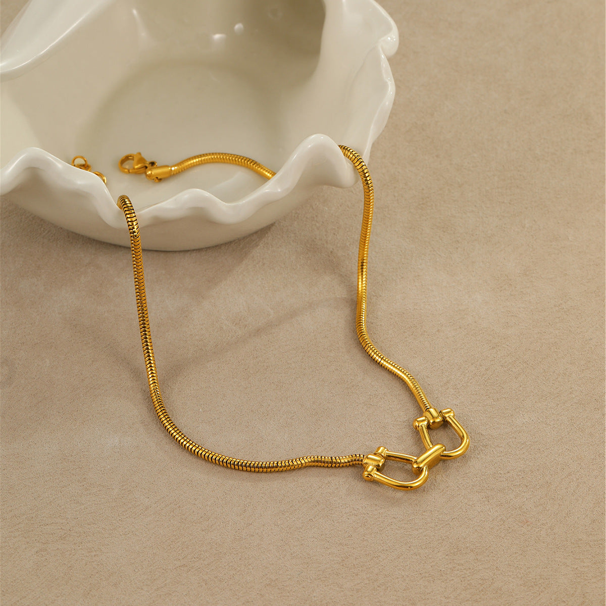 Collana geometrica in acciaio inossidabile con catena a serpente placcata oro 18 carati da donna