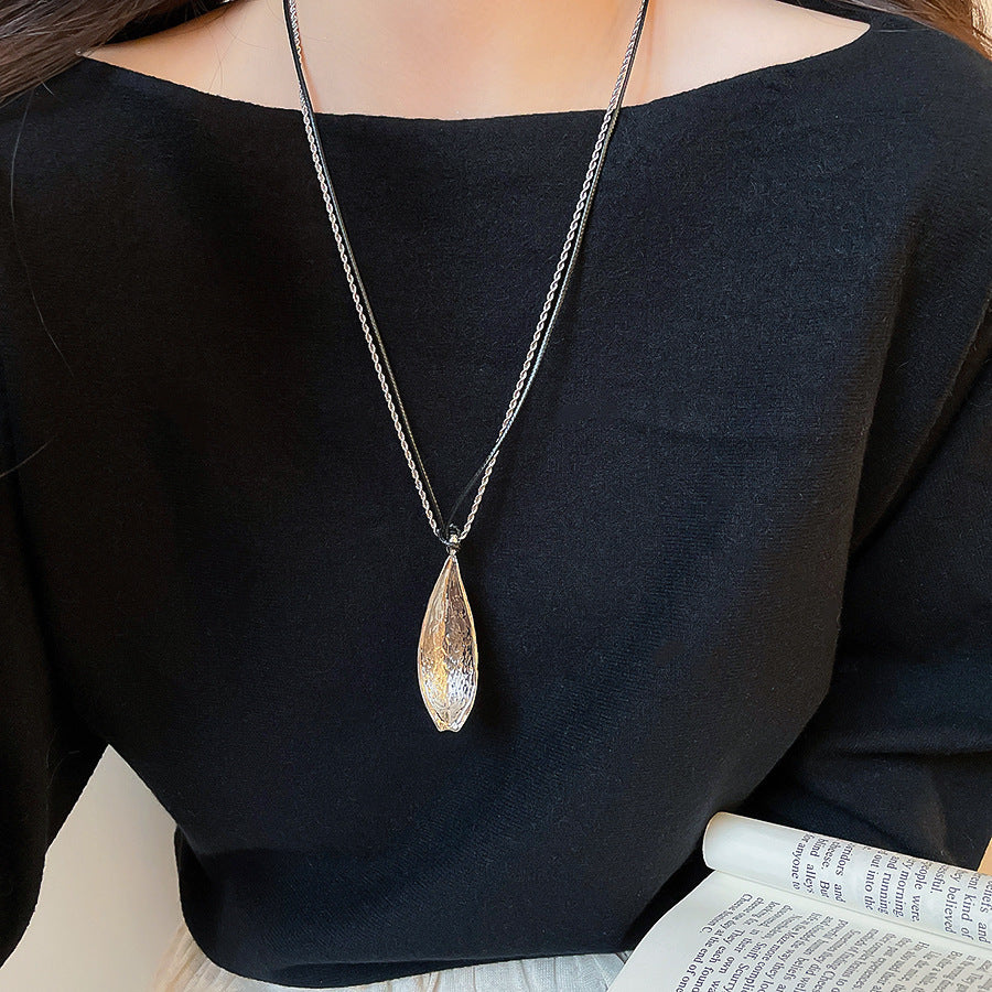 Collana con ciondolo geometrico minimalista in rame placcato da donna, catena maglione di lusso leggera