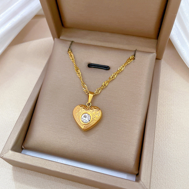 Minimalist Titanium Steel Heart-Shaped Pendant Necklace for Women and Men with Gold-Plated Finish and Geometric Design