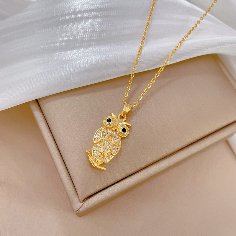 Collana con ciondolo a forma di gufo di lusso per uomo e donna con intarsio completo di strass, catena in acciaio al titanio, design geometrico, elegante gioiello per la clavicola
