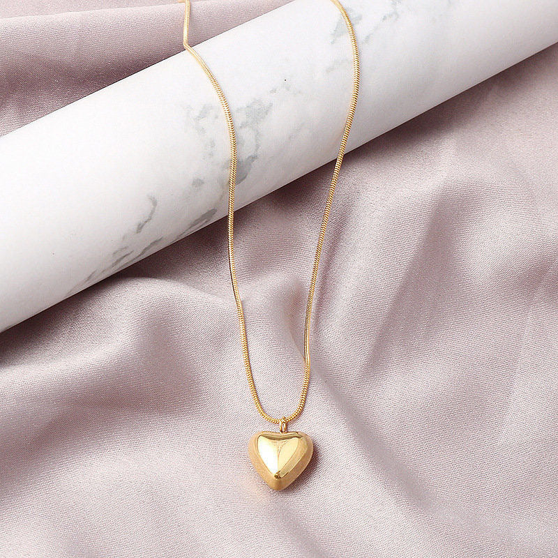 Collana Minimalista con Ciondolo a Cuore in Acciaio al Titanio Placcato per Donne e Uomini