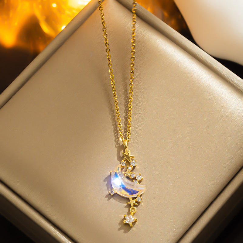 Collana con ciondolo geometrico minimalista in acciaio al titanio da donna con intarsio in strass e catena a O