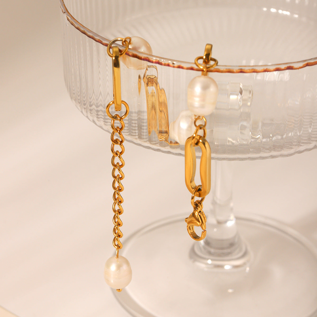 Minimalist Geometric Stainless Steel 18K Gold Plated Safety Pin Bracelet with Freshwater Pearl Spacers