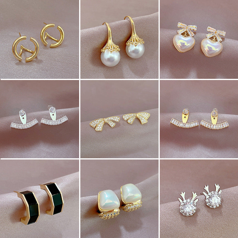 Pendientes colgantes geométricos elegantes para mujer con incrustaciones de diamantes de imitación y base de cobre chapado en oro