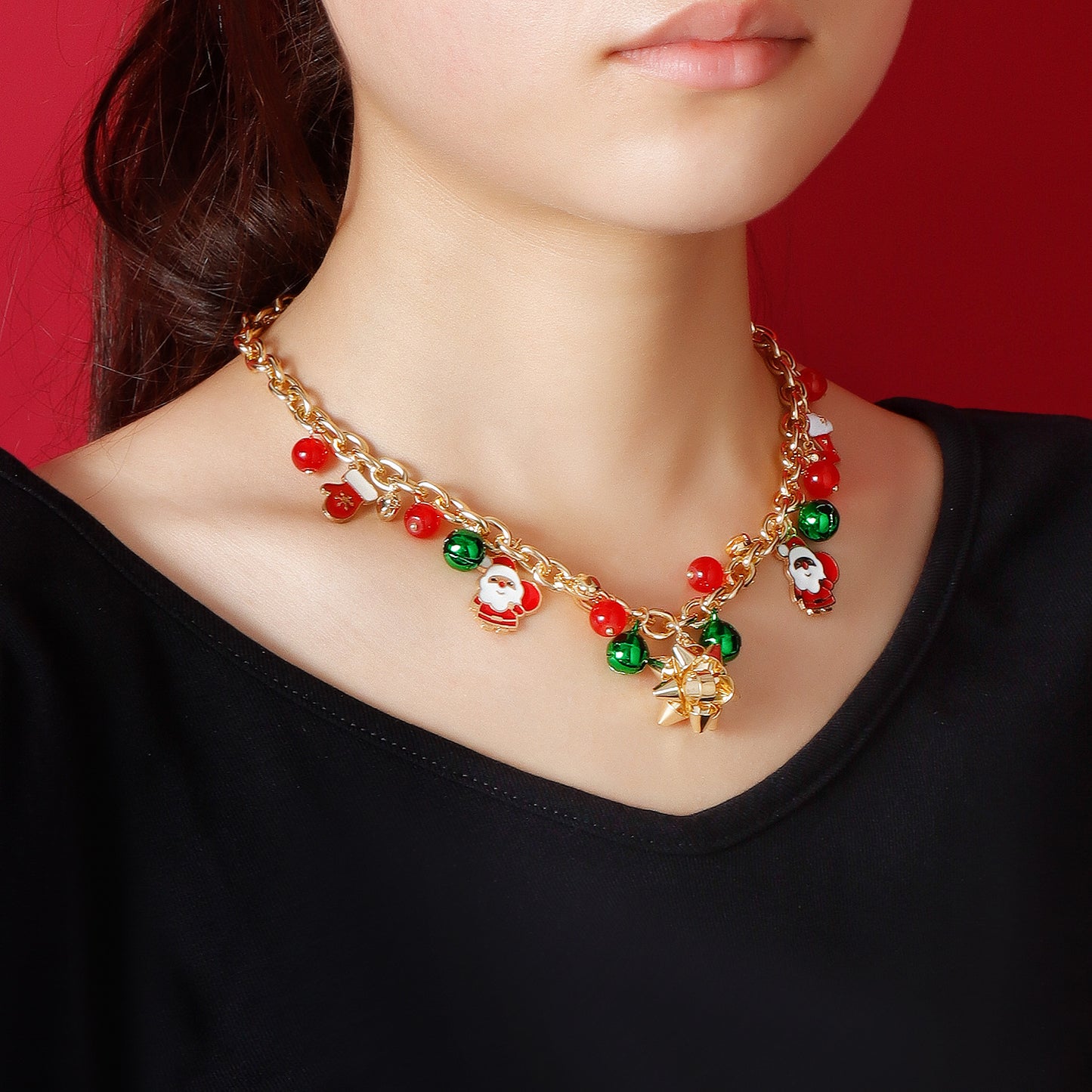 Collar con colgante floral navideño minimalista para mujer, con construcción de aleación, acabado chapado y detalles de campanas 3D multicolor