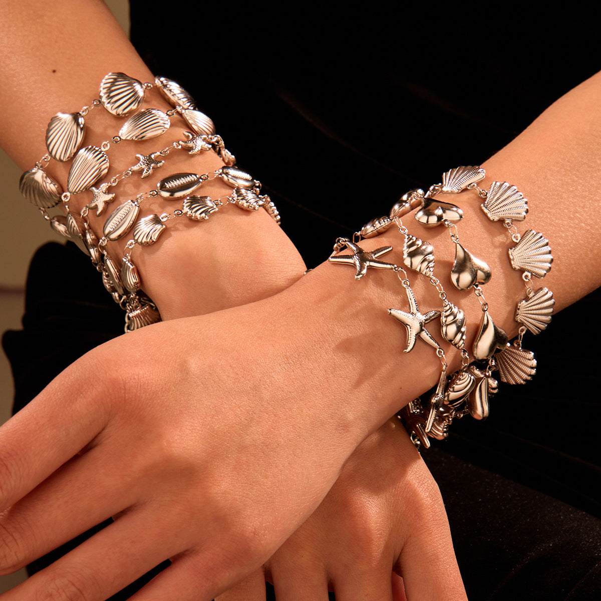 Fashionable Geometric Stainless Steel Hollow Seashell Bracelet with Star and Heart Charms Plated in 18K Gold Ocean-Inspired Women's Jewelry