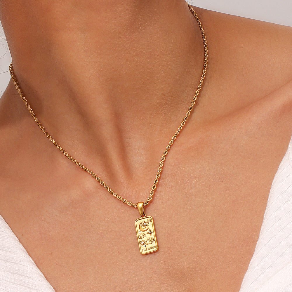Collar con colgante de tarot geométrico de moda vintage en acero inoxidable con baño de oro de 18 quilates y cadena trenzada para mujer