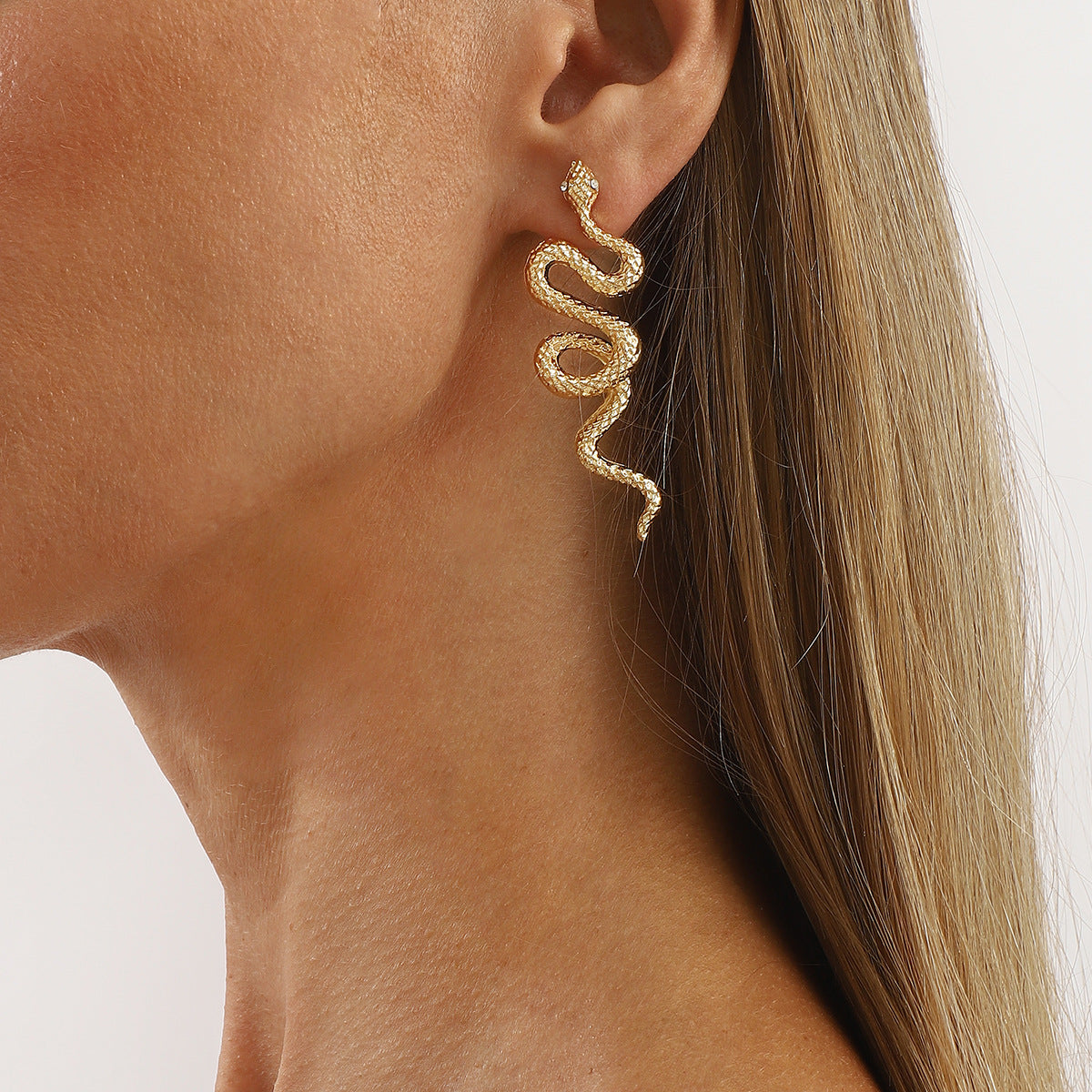 Pendientes de aleación con forma de serpiente minimalistas con acabado chapado para mujer