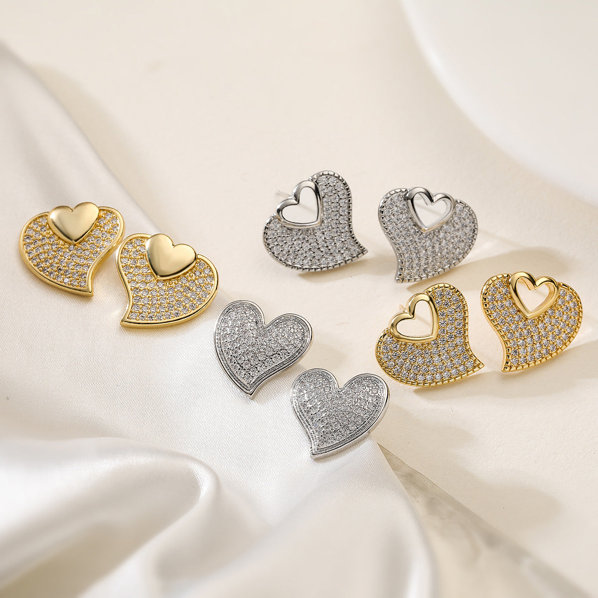 Orecchini a perno con cuore in zirconi placcati oro e rame, minimalisti e di lusso, da donna, con incastonatura a micro-pavé