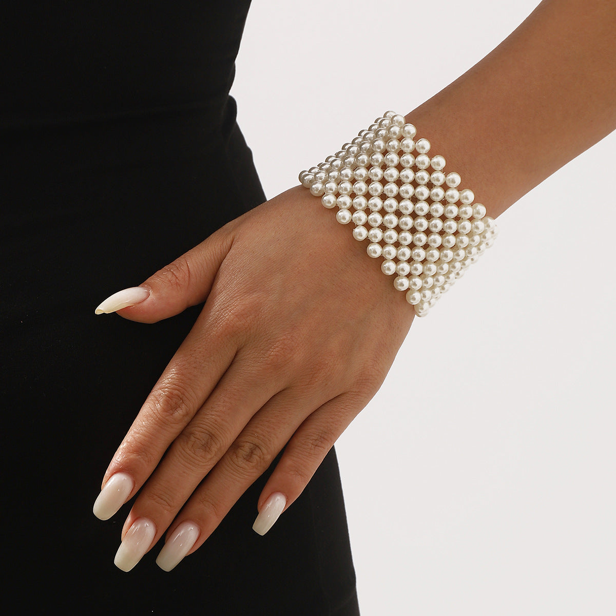 Fashionable OL Style Elastic Pearl-Style Bracelet for Women Handmade Woven Bangle with Natural Aesthetic
