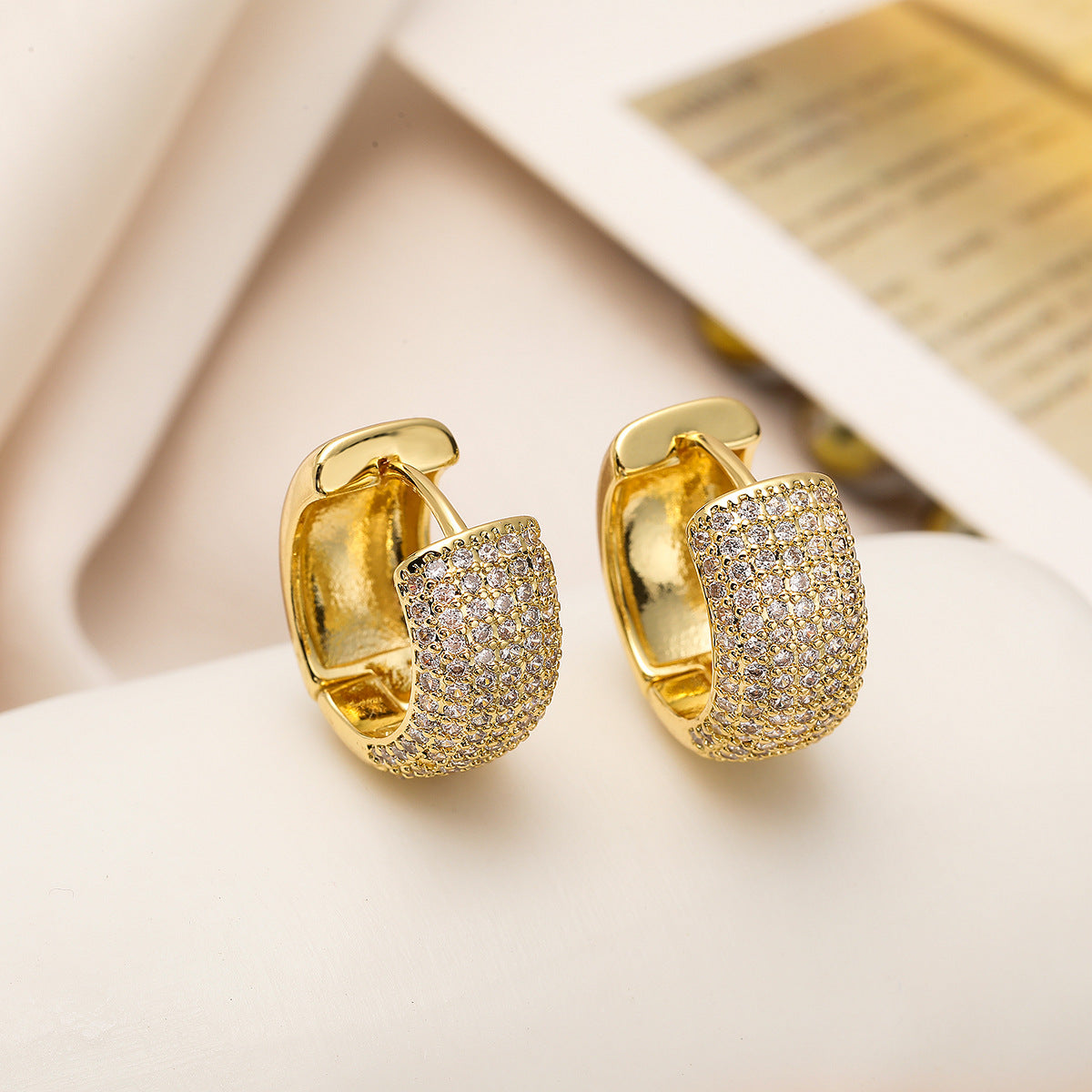 Orecchini geometrici minimalisti a forma di cuore in rame con placcatura in oro vero da donna