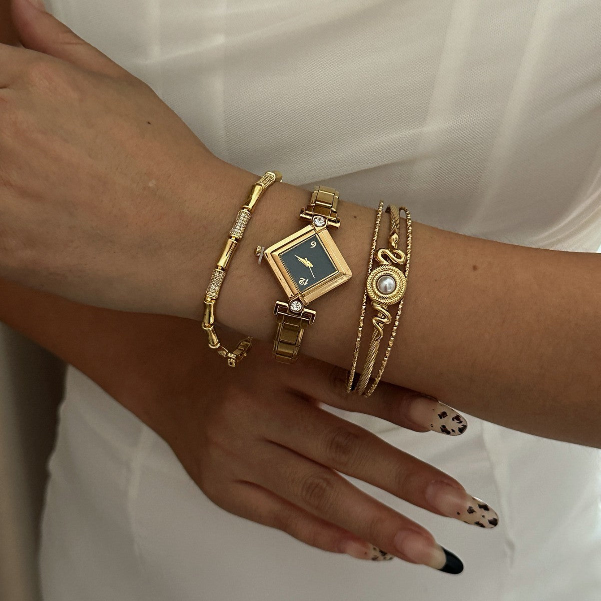 Elegant Minimalist Geometric Floral Rhinestone Plated Brass Bracelet for Women